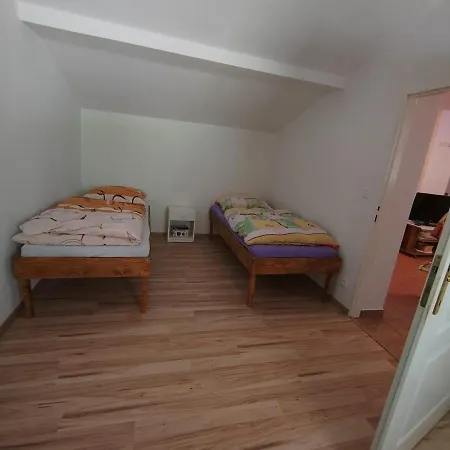 Soukrome U Lesa Apartment *